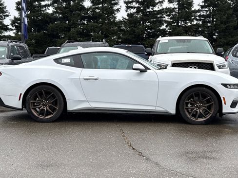 Used 2024 Ford Mustang Premium image 3