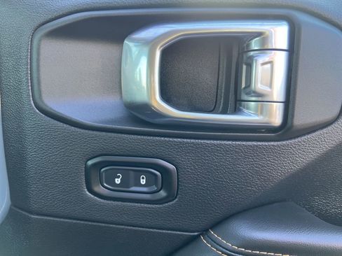 Used 2025 Jeep Wrangler Unlimited Sahara AWD/4WD image 37