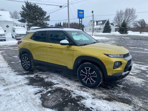 Used 2023 Chevrolet TrailBlazer ACTIV w/ Sun and Liftgate Package image 5
