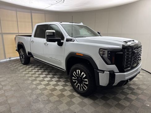 New 2026 GMC Sierra 2500 Denali Ultimate image 3
