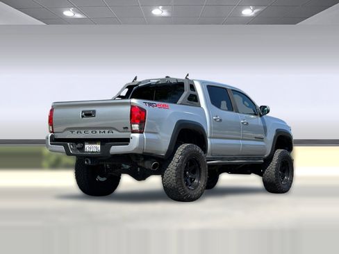 Used 2019 Toyota Tacoma TRD Off-Road w/ Technology Package AWD/4WD image 8