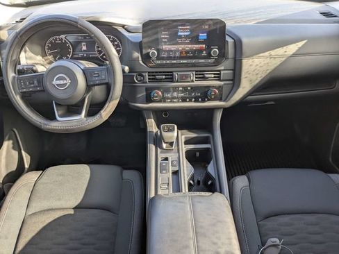 Used 2025 Nissan Pathfinder S FWD image 14