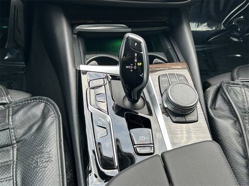 Used 2021 BMW 540i w/ Premium Package image 21