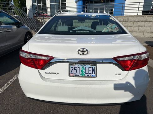 Used 2015 Toyota Camry LE FWD image 9