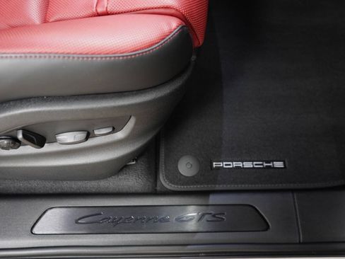 Used 2025 Porsche Cayenne GTS AWD/4WD image 65