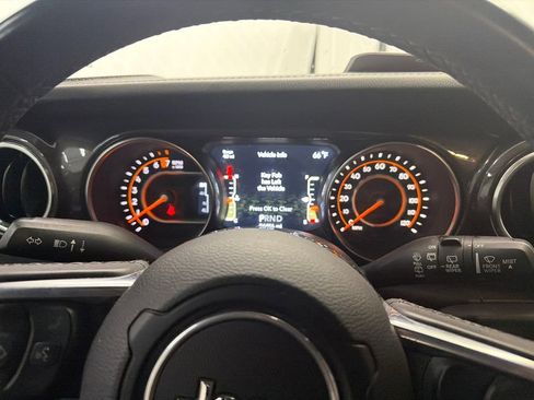 Used 2019 Jeep Wrangler Unlimited Sahara image 27