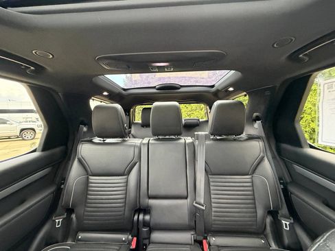 Used 2024 Land Rover Discovery Dynamic SE AWD/4WD image 3