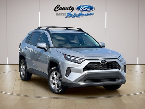 Used 2022 Toyota RAV4 XLE w/ Convenience Package AWD/4WD image 1