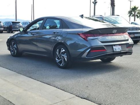 Certified 2025 Hyundai Elantra SEL FWD image 3