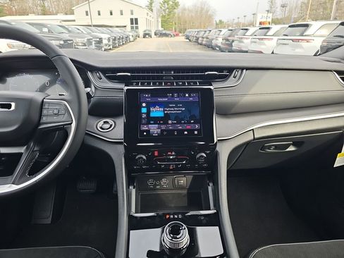 New 2025 Jeep Grand Cherokee Altitude image 23