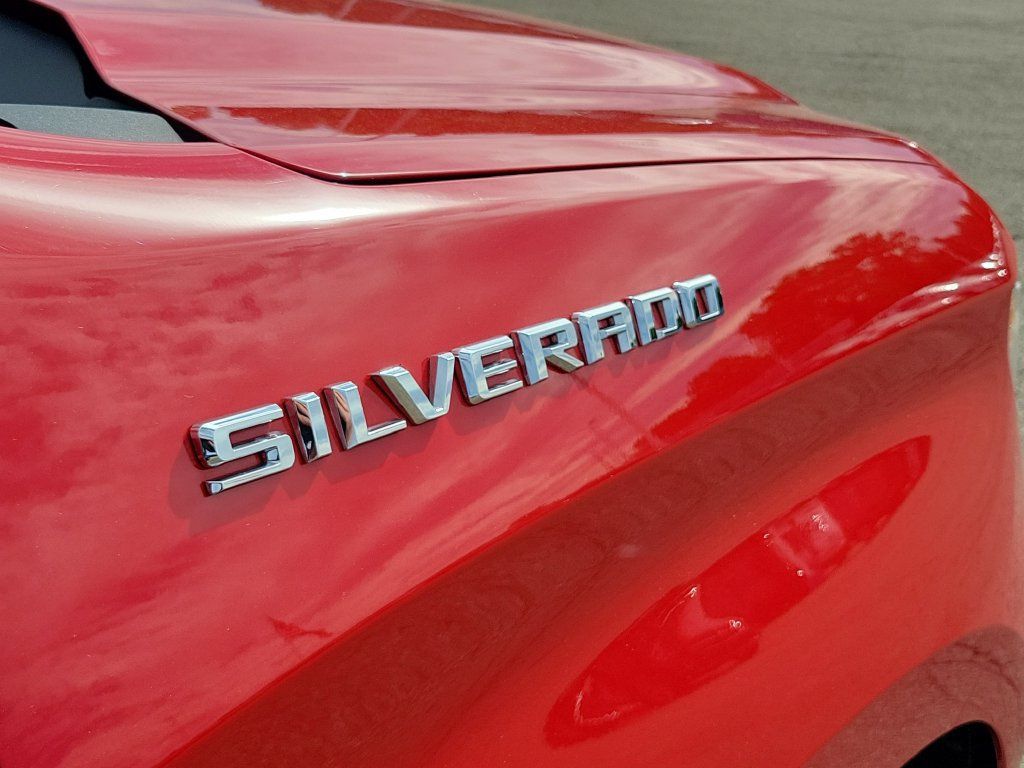 Used 2024 Chevrolet Silverado 1500 LT AWD/4WD image 31