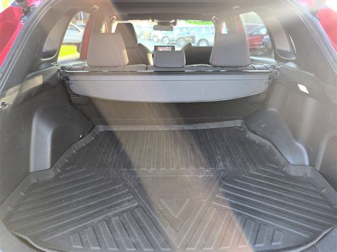 Used 2021 Toyota RAV4 SE image 28