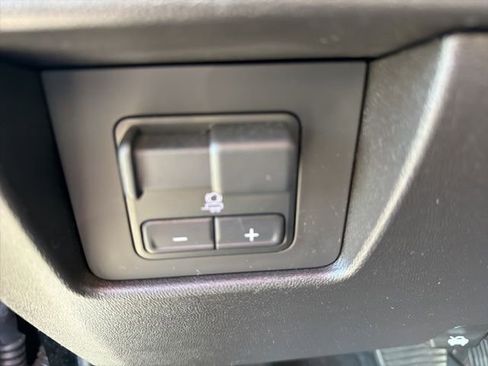 Used 2024 GMC Canyon Denali image 15