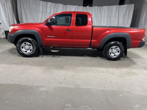Used 2013 Toyota Tacoma PreRunner image 4