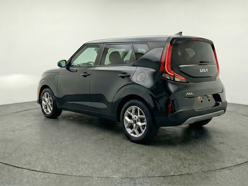 Used 2025 Kia Soul LX w/ LX Technology Package FWD image 6