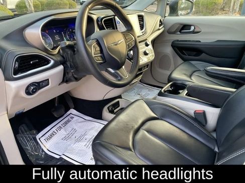 Used 2023 Chrysler Pacifica Touring-L AWD/4WD image 7