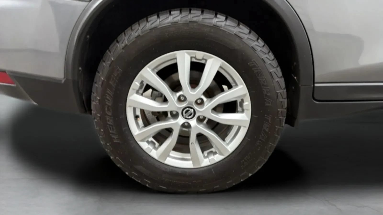 Used 2018 Nissan Rogue SV AWD/4WD image 24