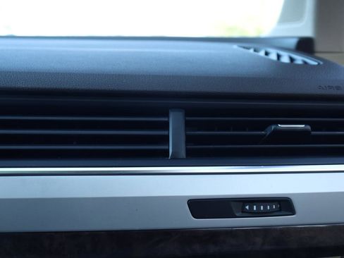 Used 2018 Audi Q7 2.0T Premium Plus image 24