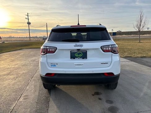 Used 2024 Jeep Compass Latitude image 4