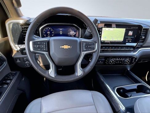 Used 2026 Chevrolet Silverado 2500 LTZ w/ LTZ Premium Package image 5