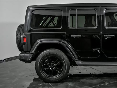 Used 2019 Jeep Wrangler Unlimited Sahara image 11