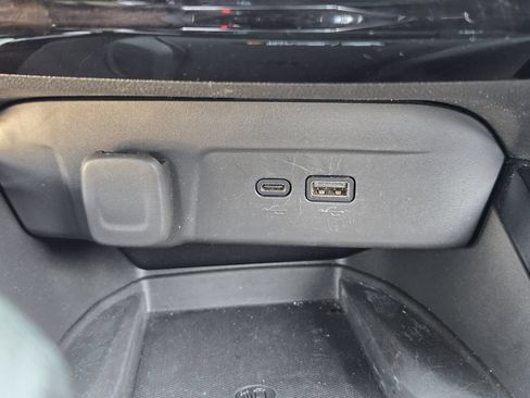 Certified 2024 Chevrolet Trax RS w/ Sunroof Package FWD image 24