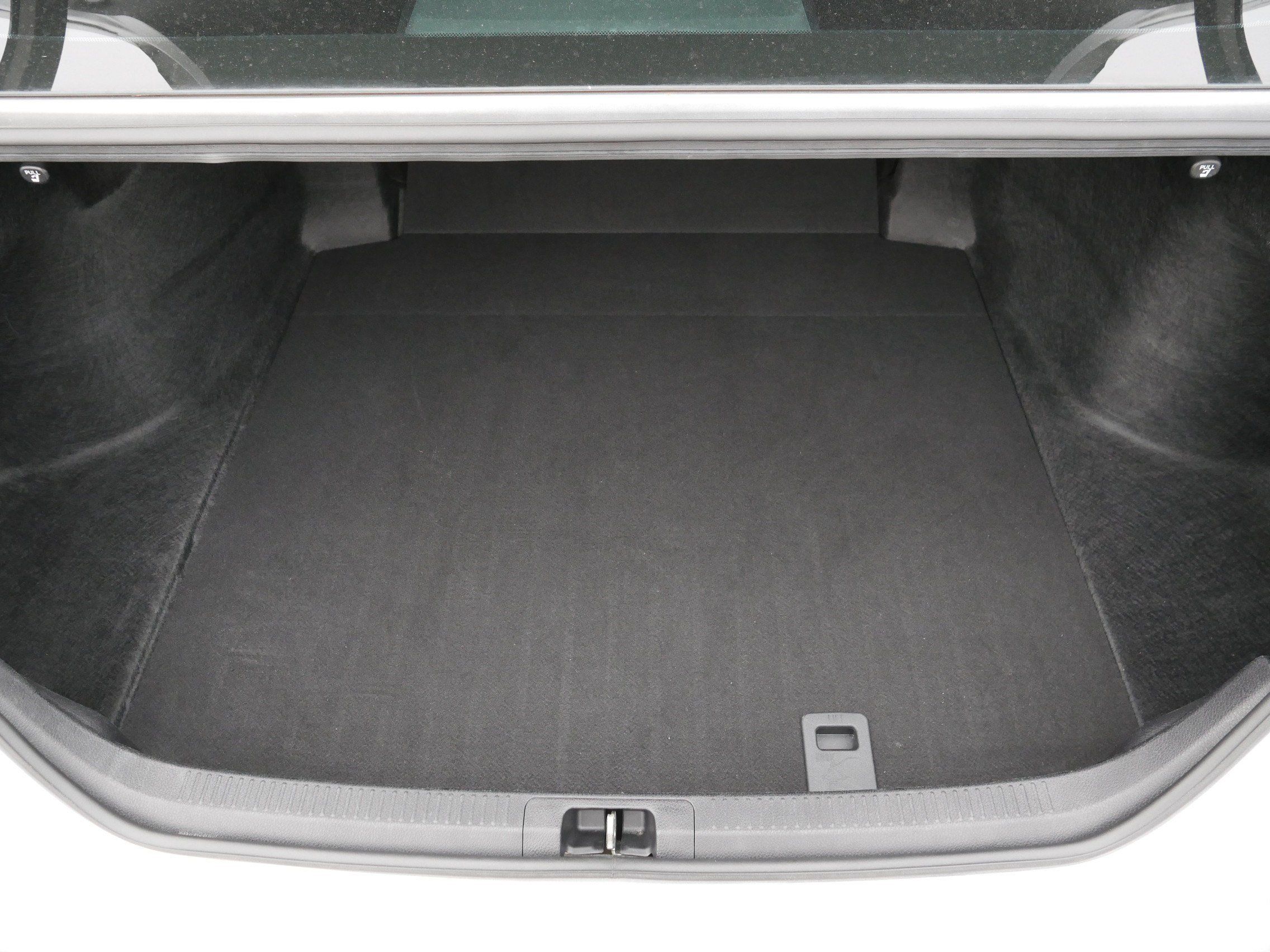 Used 2019 Toyota Camry XSE FWD image 18