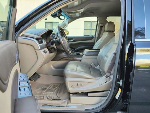 Used 2019 Chevrolet Suburban LT image 9