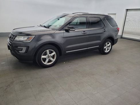 Used 2017 Ford Explorer XLT AWD/4WD image 2