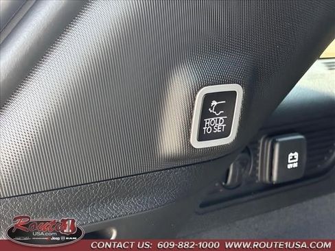 Used 2023 Jeep Grand Cherokee Trailhawk image 11