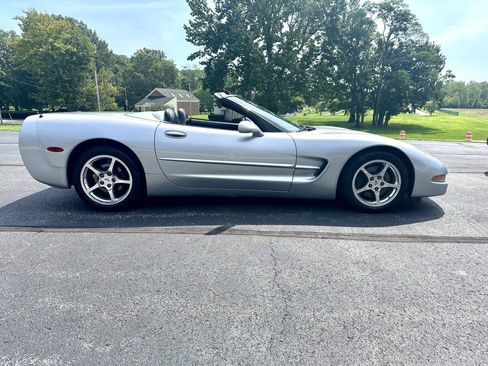 Used 2001 Chevrolet Corvette Convertible w/ Preferred Equipment Group2 RWD image 4