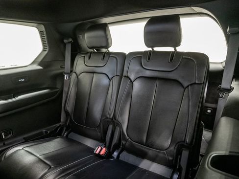 Used 2024 Jeep Grand Cherokee L Limited w/ Black Appearance Package image 21