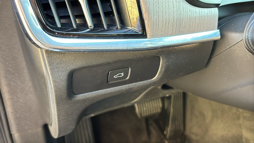 Certified 2023 Volvo S90 B6 Plus AWD/4WD image 13
