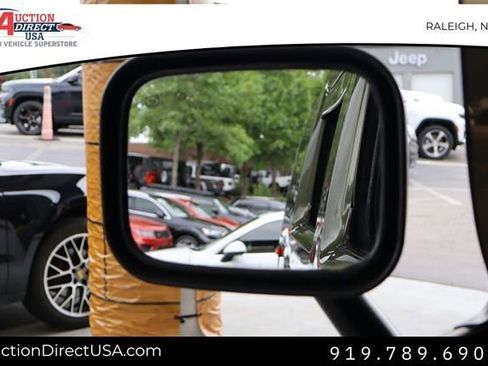 Used 2003 HUMMER H2 w/ Preferred Equipment Group image 37