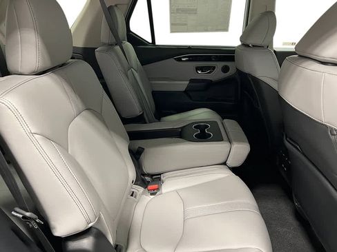 New 2025 Honda Pilot Touring image 39