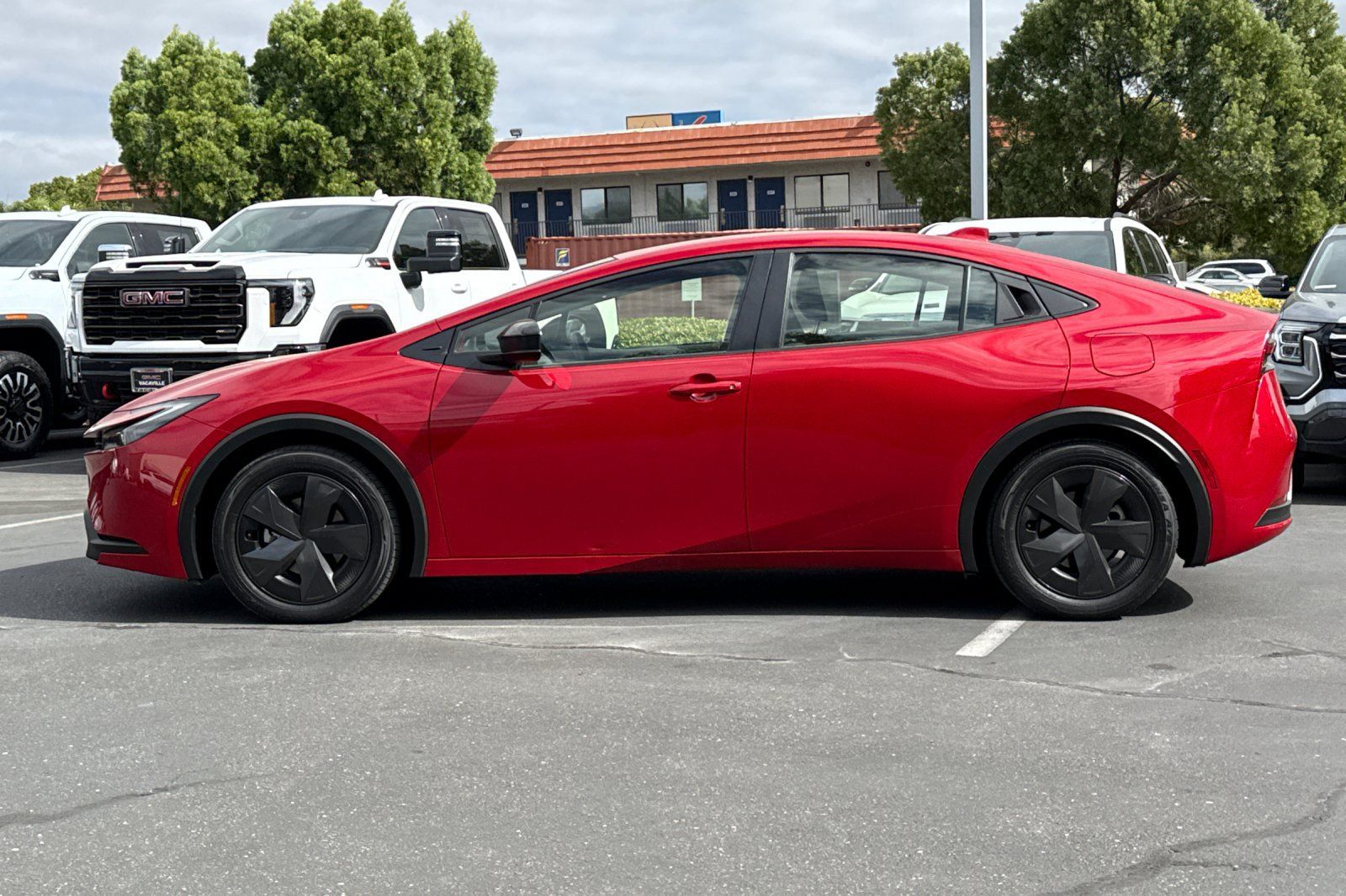 Used 2025 Toyota Prius LE FWD image 8
