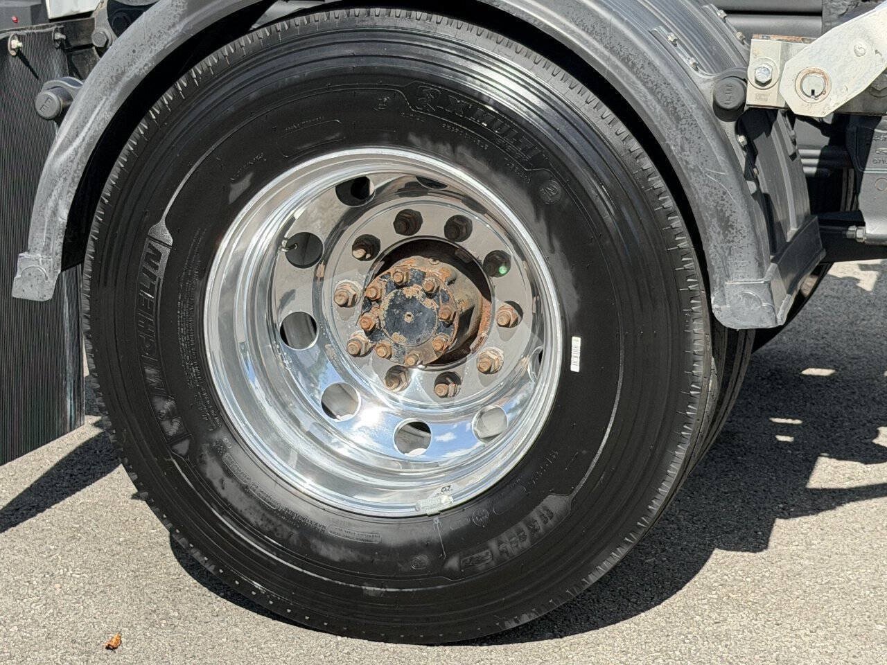 Used 2022 Ford F650 2WD Regular Cab Super Duty image 35