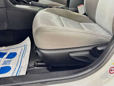 Used 2018 Toyota Corolla LE FWD image 20
