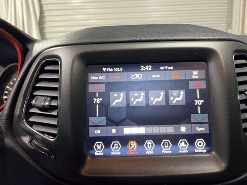 Used 2020 Jeep Compass Trailhawk AWD/4WD image 33