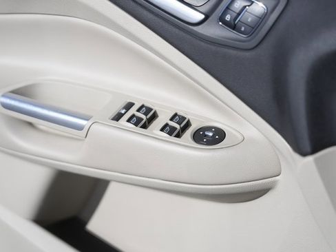 Used 2015 Ford Escape Titanium image 28