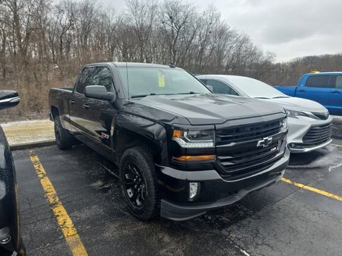Used 2018 Chevrolet Silverado 1500 LT w/ Midnight Edition image 3