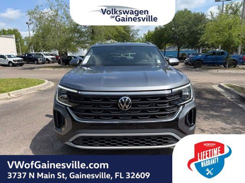 Used 2025 Volkswagen Atlas Cross Sport SE AWD/4WD image 2