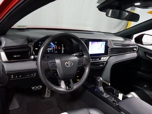 Used 2025 Toyota Camry SE FWD image 11