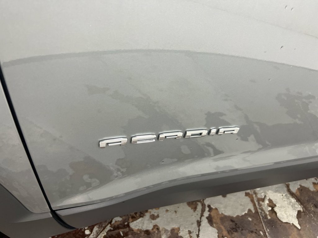 Used 2023 GMC Acadia SLE FWD image 26