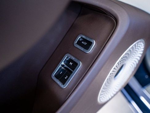 Used 2020 Bentley Flying Spur W12 image 33