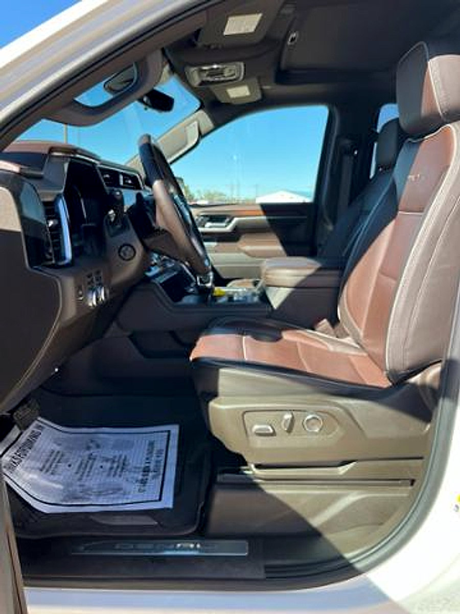 Used 2025 GMC Sierra 1500 Denali w/ Denali Reserve Package AWD/4WD image 9