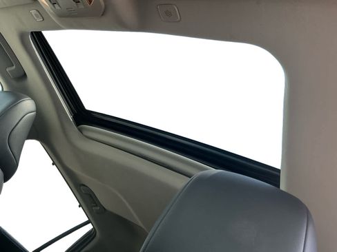 Used 2023 Toyota Highlander XLE FWD image 25