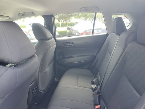 Certified 2025 Toyota Corolla Cross LE FWD image 11