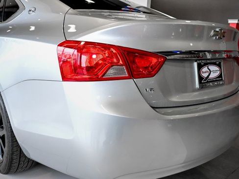 Used 2019 Chevrolet Impala LT FWD image 12