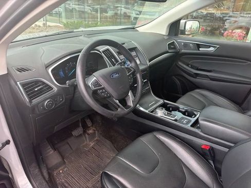 Used 2019 Ford Edge Titanium w/ Equipment Group 301A AWD/4WD image 28